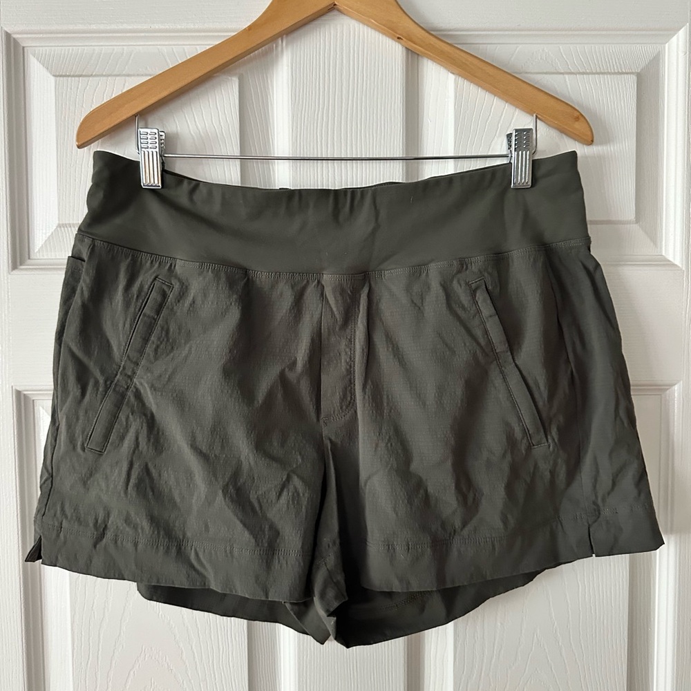 Athleta Trekkie North Short